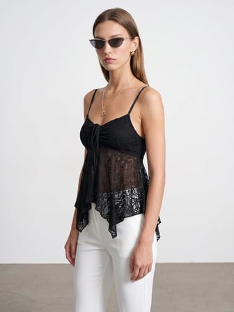 Dantel Crop Top Kadın İnce Askılı Kalp Yaka Asimetrik Kesim Fitted Üst