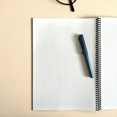Kareli Spiralli Not Defter, A4 Boyut (21x29,7 cm), 60 Yaprak, 90gr. Ivory Kağıt, Ofis İçin İdeal (Siyah Kapak)