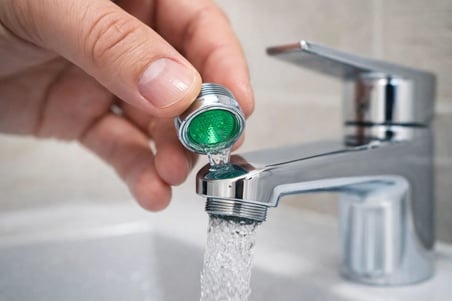 4 Adet Musluk Perlatör Seti, İç Dişli Ve Dış Dişli Su Tasarruf Aparatı, Akış Düzenleyici Perlatör, Mutfak ve Banyo Bataryaları İçin Uyumlu, Plastik Kaplamalı Gövde, Kolay Montaj