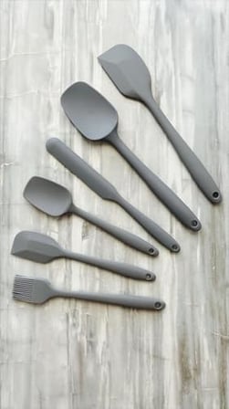 6'lı Silikon Mutfak Spatula Seti, BPA İçermez, Yüksek Isıya Dayanıklı, Gri Renk, Hediye Soyacak ile