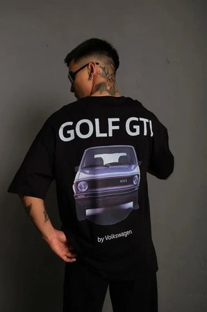 Modi Green Erkek Oversize Baskılı Tişört – Golf GTI Retro Araba Desenli, Ön - Arka Dijital Baskı, Sokak Modası Stil - Siyah