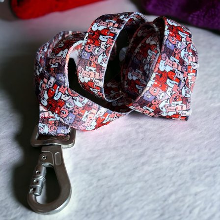 Design Köpek Gezdirme Kayışı – Geri Dönüştürülmüş, Kadifemsi Dokulu, Çift Kilitli Karabina Kanca, 360° Dönüşlü, Dayanıklı &amp; Şık Tasarım, Paws,Small