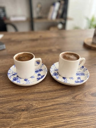 Lacivert Çiçek Motifli Seramik Türk Kahvesi Fincanı ve Tabak Seti