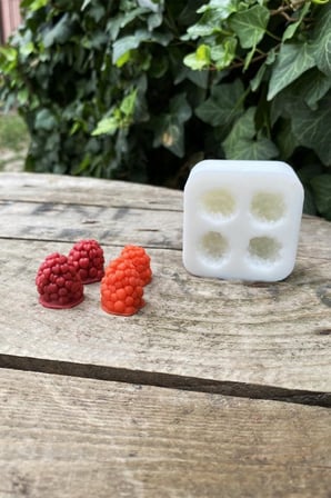 Böğürtlen Dörtlü Mum Kalıbı (Silikon) (2 x 1,7 x 2 cm) (Küçük Süsleme Kalıbı) 1 Adet