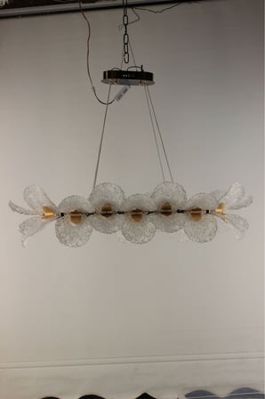 Şık Altın Kaplama Midye Formu Masaüstü 3 Renk Ledli Modern Kristal Görünümlü Sarkıt Avize