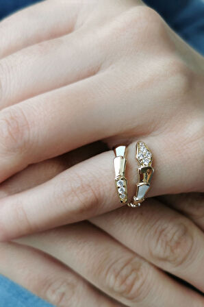 Beyaz Mineli Taşlı Yılan Yüzük