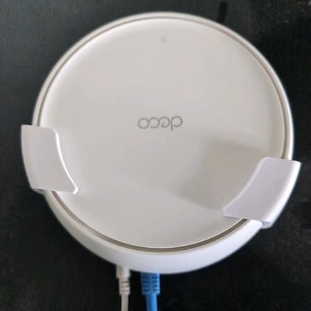 Deco BE25 ve BE22 Uyumlu Duvar Askı Standı - Beyaz WiFi 7 Mesh Montaj Aparatı