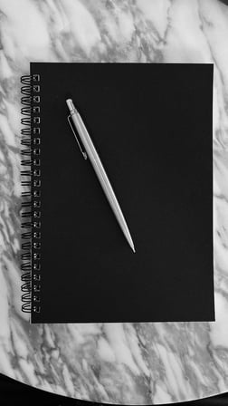 Spiralli Defter, Siyah Kapaklı, A5 Boyutunda (15x21 cm), 100 Yaprak(Çizgisiz)