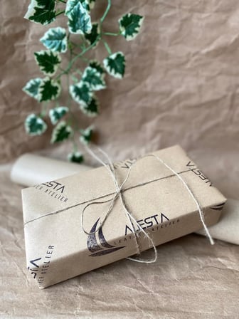 İsme Özel El Yapımı Hakiki Deri Kalemlik (KOYU TABA)