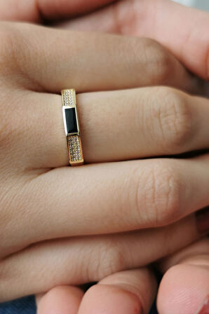 Siyah Mineli Altın Köşegen Yüzük