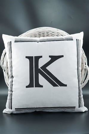 Harfli Kırlent Kılıfı Kadife 43X43 Cm Çift Taraflı K Harfi Kedi Desenli Evlilik Teklifi Doğum Günü