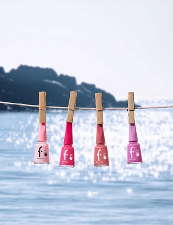 Jelly Look Yüksek Pigmentli &amp; Parlak Bitişli Jel Görünümlü Oje