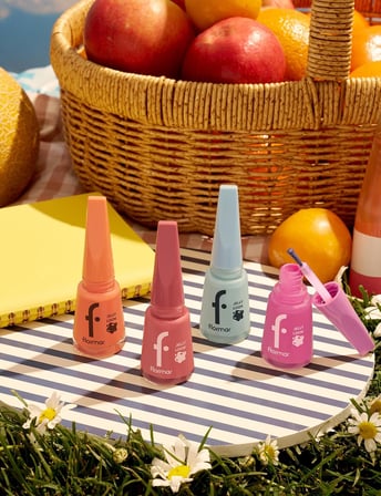 Jelly Look Yüksek Pigmentli &amp; Parlak Bitişli Jel Görünümlü Oje