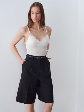 Dantelli V Yaka Askılı Kadın Crop Top Yazlık Günlük Üst