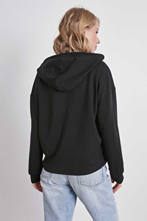 Önü Nakışlı Kapşonlu Sweatshirt