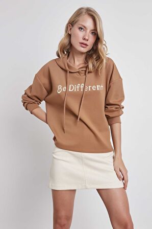 Önü Nakışlı Kapşonlu Sweatshirt