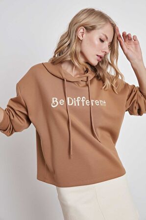 Önü Nakışlı Kapşonlu Sweatshirt