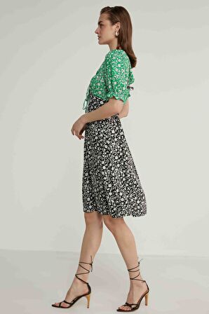 Garnili Çıtır Çiçek Desen V Yaka Elbise