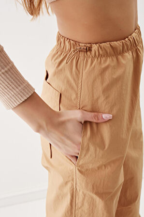 Lastik Detaylı Paraşüt Kumaş Pantolon