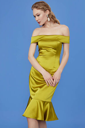 Kayık Yaka Ucu Volanlı Elbise