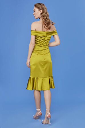 Kayık Yaka Ucu Volanlı Elbise