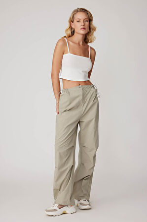 Beli Ve Paçası Lastikli Paraşüt Kumaş Cepli Pantolon