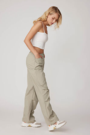 Beli Ve Paçası Lastikli Paraşüt Kumaş Cepli Pantolon