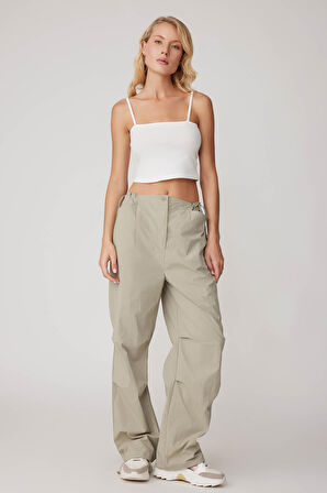 Beli Ve Paçası Lastikli Paraşüt Kumaş Cepli Pantolon