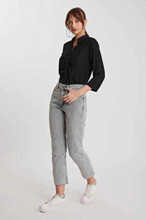 Slim Fit Crop Mom Jean