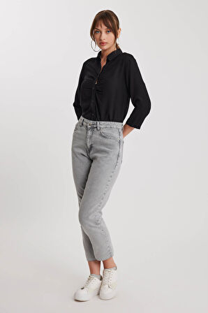 Slim Fit Crop Mom Jean