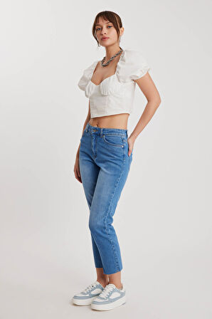 Slim Fit Crop Mom Jean