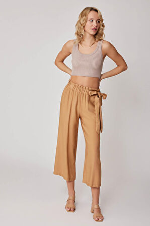Belde Kuşak Detaylı Geniş Paça Pantolon
