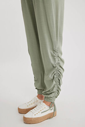 Yanları Büzgülü Beli Ve Paçası Lastikli Pantolon