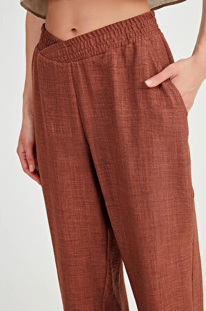 Beli Çapraz Lastik Detaylı Pantolon