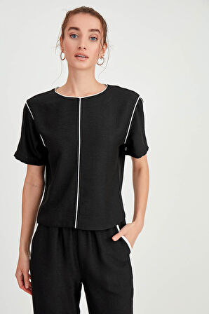 Yuvarlak Yaka Şerit Detaylı Bluz