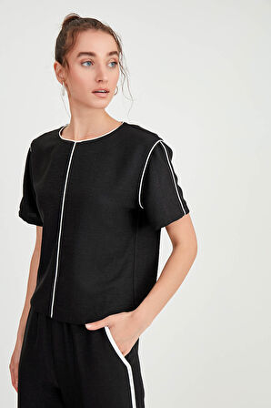 Yuvarlak Yaka Şerit Detaylı Bluz