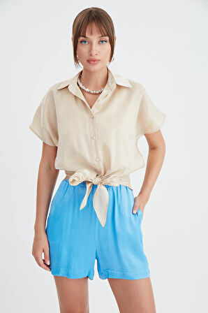 Önü Bağlamalı Parlak Saten Gömlek