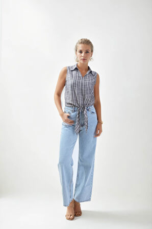 Beli Bağlamalı Çizgili Sıfır Kol Gömlek