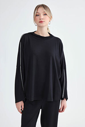 Yuvarlak Yaka Kenarı Şeritli Oversize Bluz