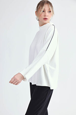 Yuvarlak Yaka Kenarı Şeritli Oversize Bluz