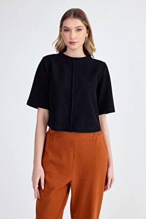 Yuvarlak Yaka Önden Dikişli Kısa Kol Crop Triko Bluz