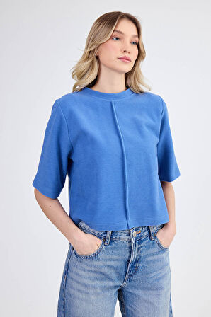 Yuvarlak Yaka Önden Dikişli Kısa Kol Crop Triko Bluz