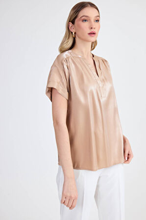 Hakim Yaka Parlak Kumaş Kısa Kol Bluz