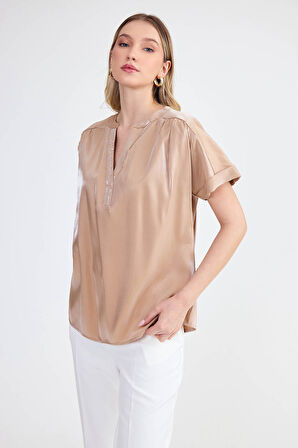 Hakim Yaka Parlak Kumaş Kısa Kol Bluz