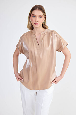 Hakim Yaka Parlak Kumaş Kısa Kol Bluz