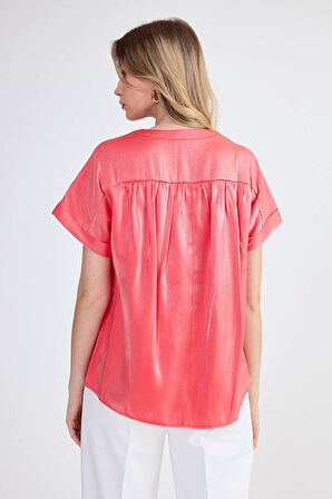 Hakim Yaka Parlak Kumaş Kısa Kol Bluz