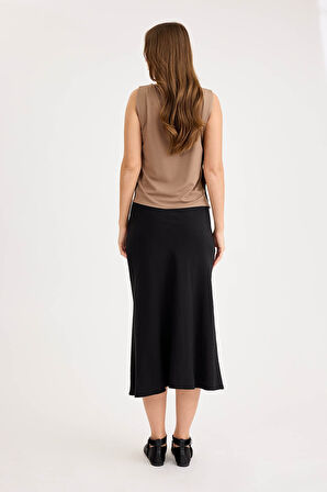 Beli Bağcıklı Midi Boy Etek