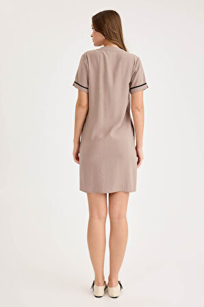 Hakim Yaka Düğmeli Kısa Kol Cepli Elbise