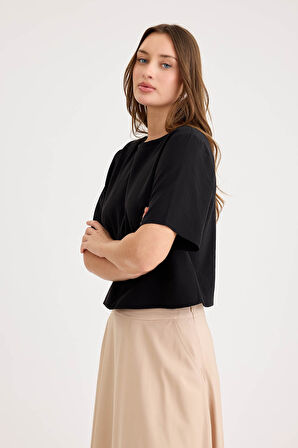 Yuvarlak Yaka Kısa Kol Crop Bluz