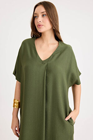 Yanları Yırtmaçlı V Yaka Kısa Kol Cepli Elbise